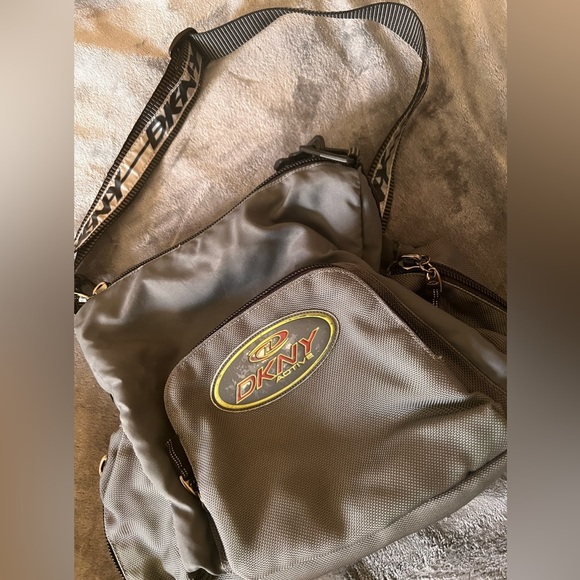 Vintage dkny bag crossbody/shoulder adjustable strap reflective - Picture 3 of 9